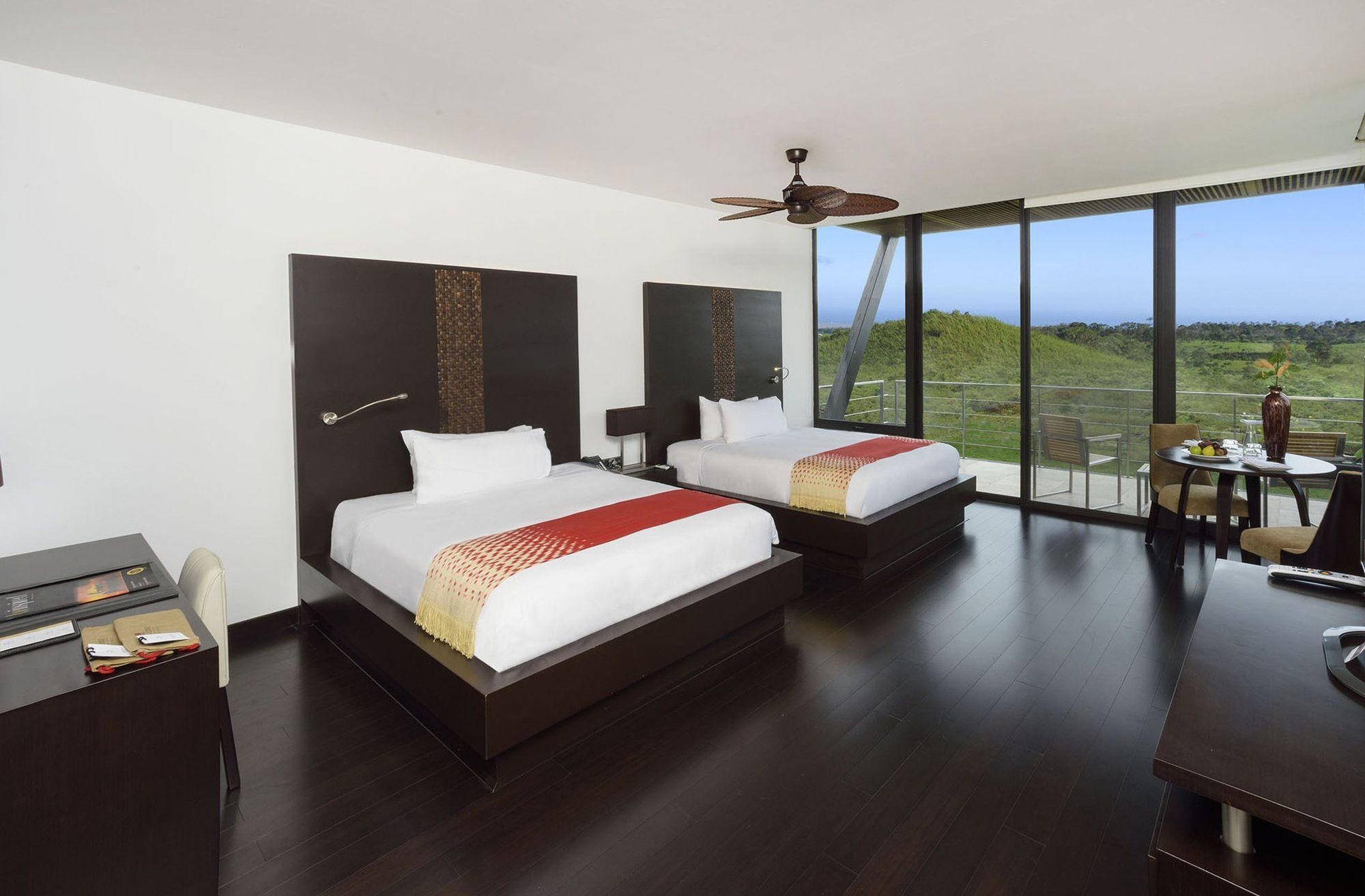 Pikaia Lodge Santa Cruz Island Luaran gambar